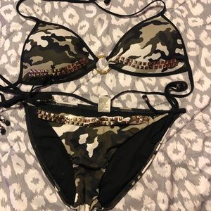 Guess camouflage string bikini